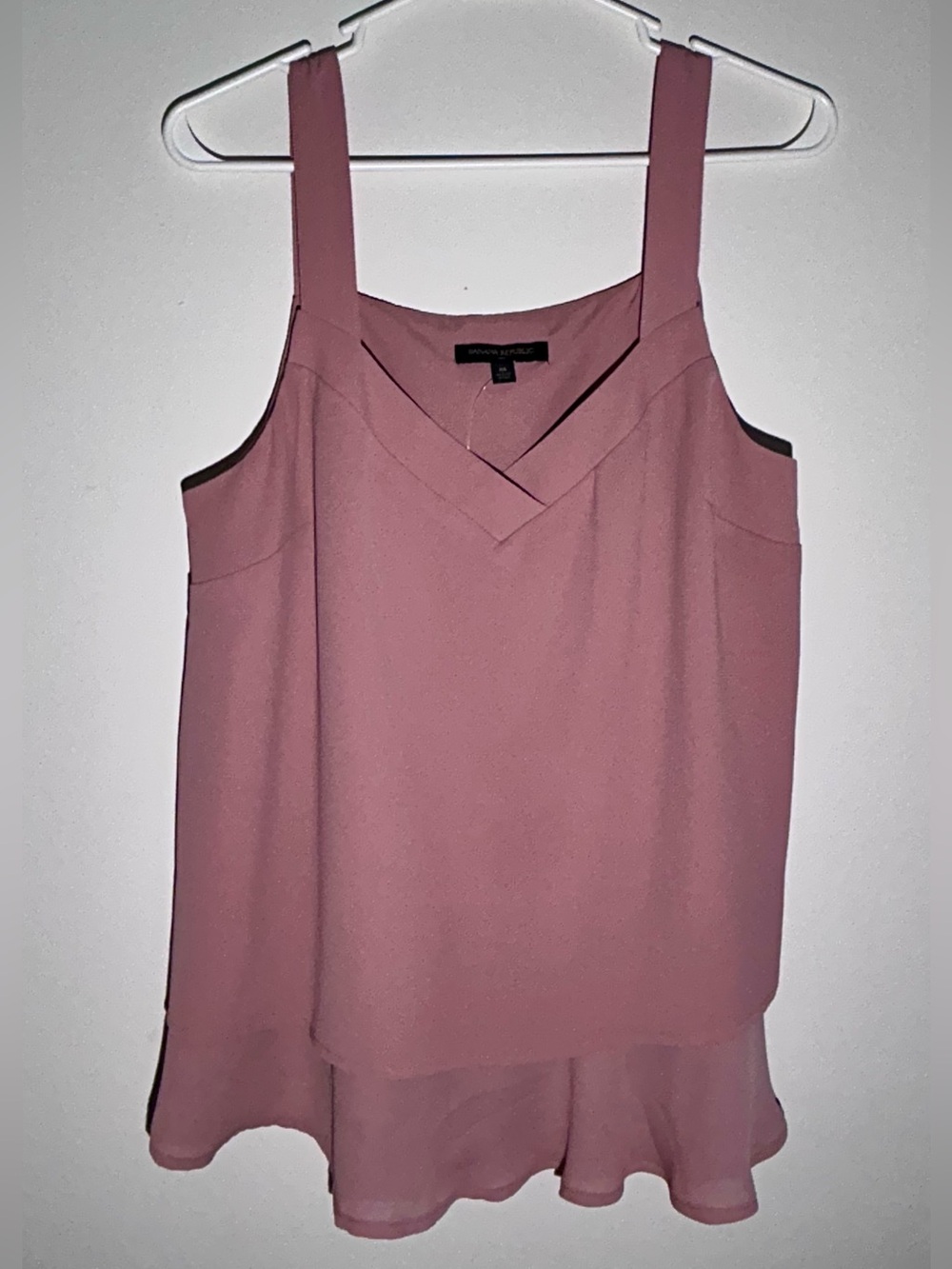 Banana Republic Sleeveless V-Neck Top. Lined. Dusty Rose. Size Medium. NWOT